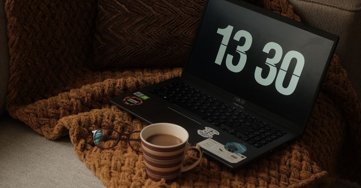 Home office bez chaosu: 12 sposobów na mistrzowskie zarządzanie czasem