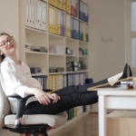 Wyloguj się po pracy: 12 rytuałów, które naprawdę ładują baterie